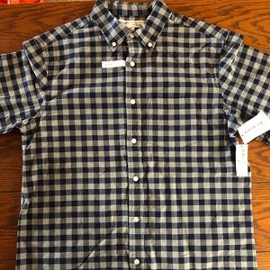 Men’s medium plaid button up shirt